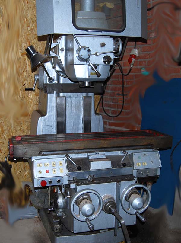 Фото вертикального консольно-фрезерного верстата СФ-40